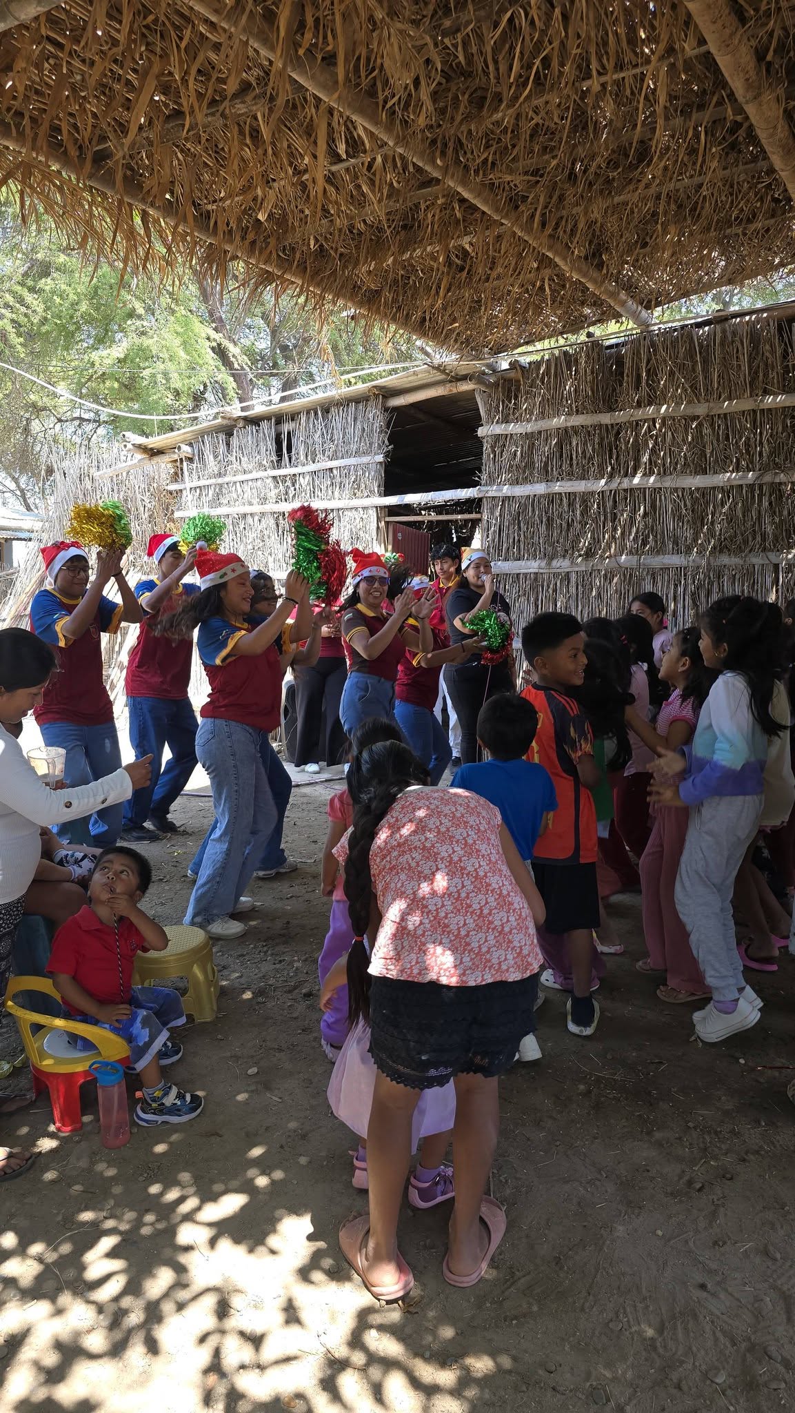 Integrantes de Pasión y Sentimiento Cultural durante una actividad artística