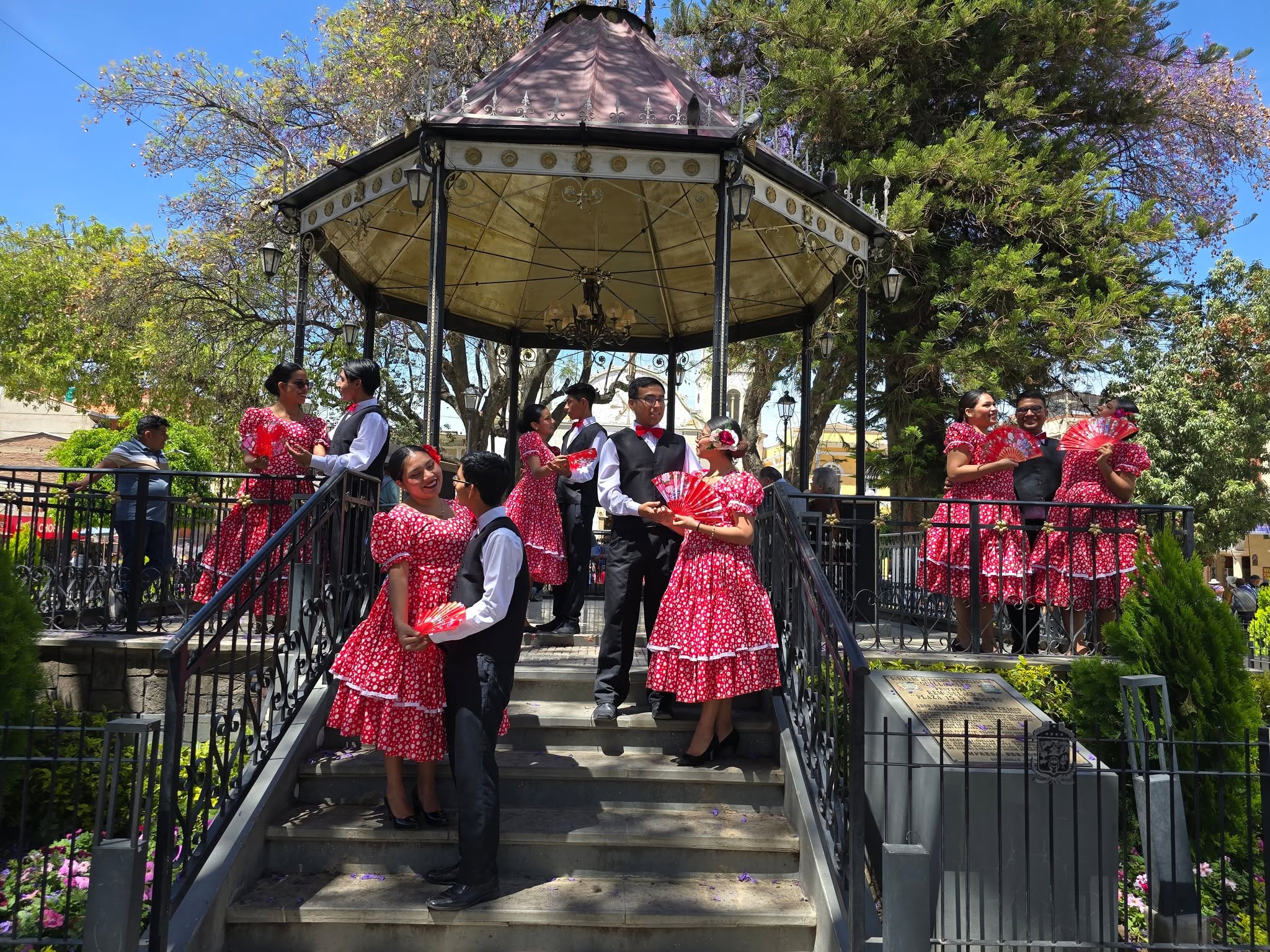 Pasión y Sentimiento Cultural representando el folklore peruano